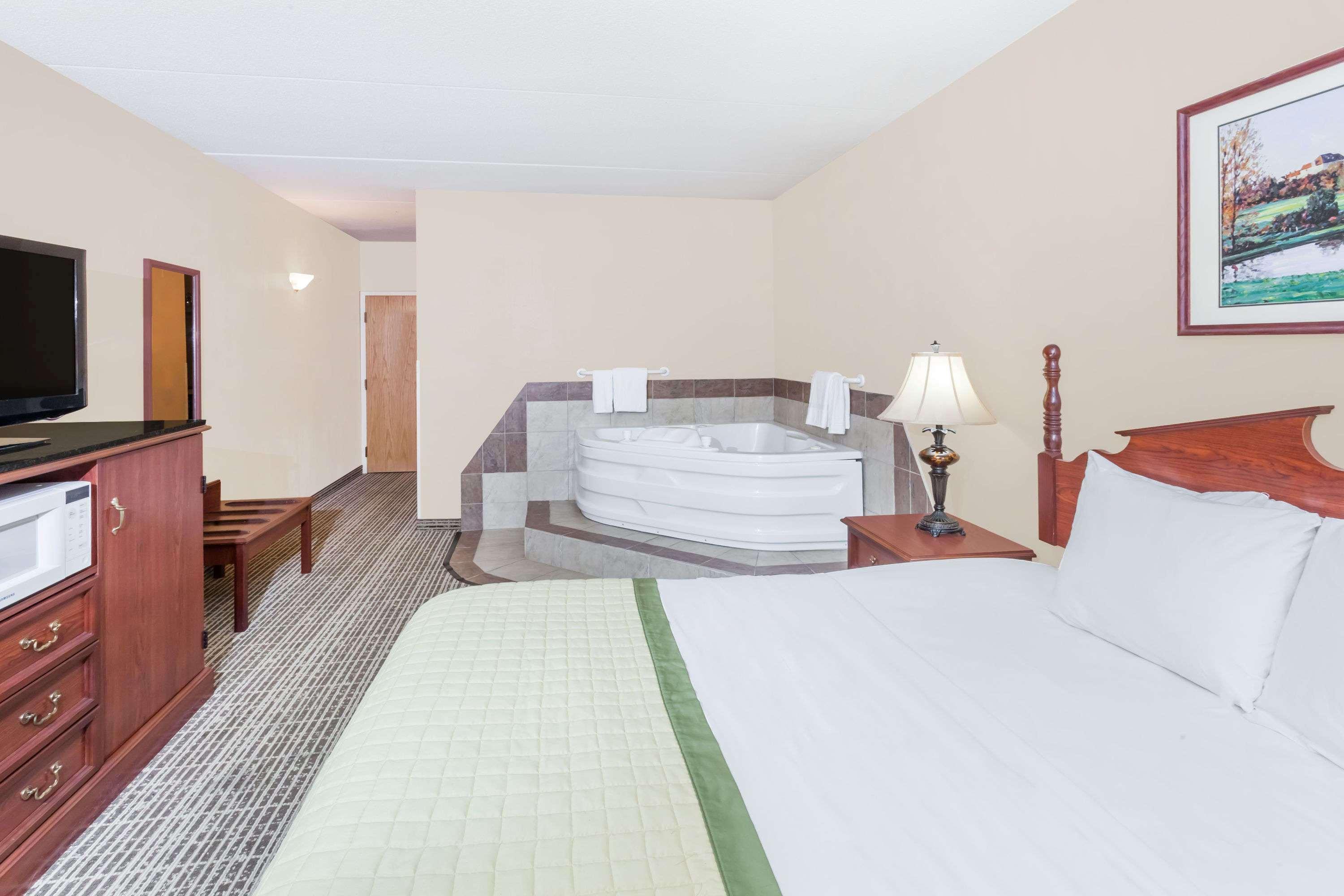 Hotel Baymont By Wyndham Elkhart Zewnętrze zdjęcie